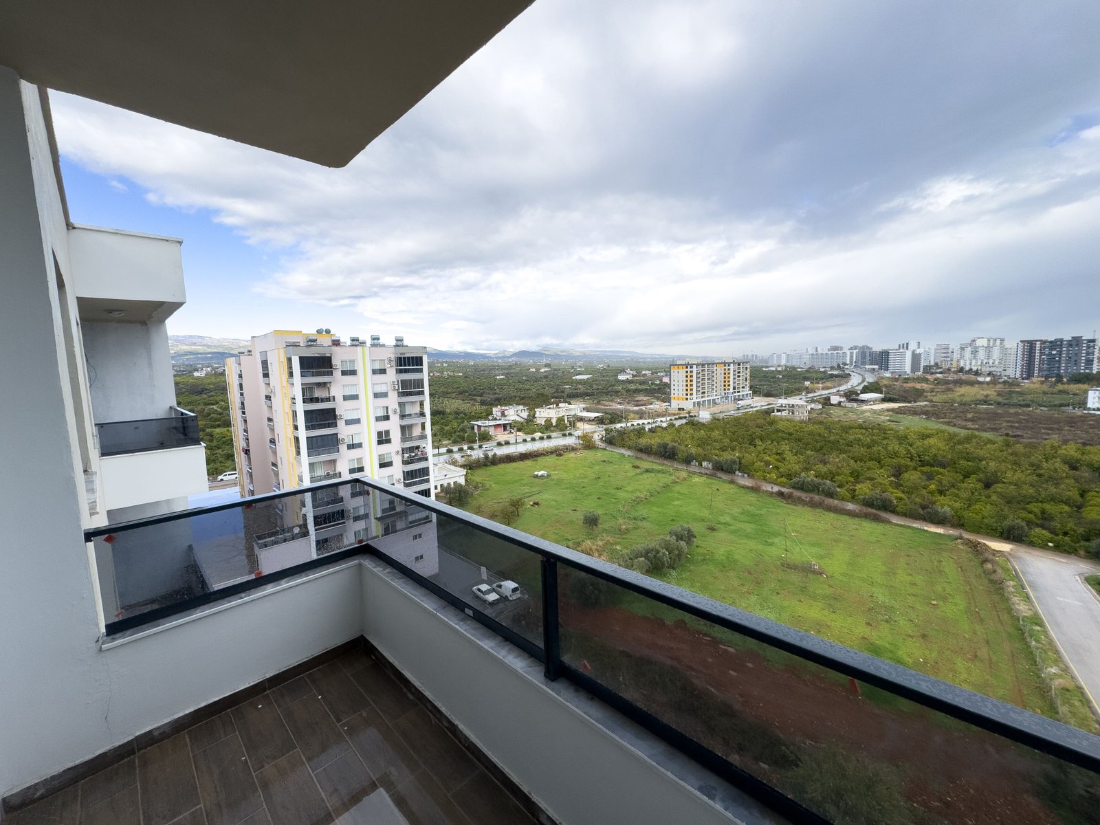 TURYAP TROPIK'TEN TÖMÜK'TE SATILIK HAVUZLU LÜX 1+1 DAİRE