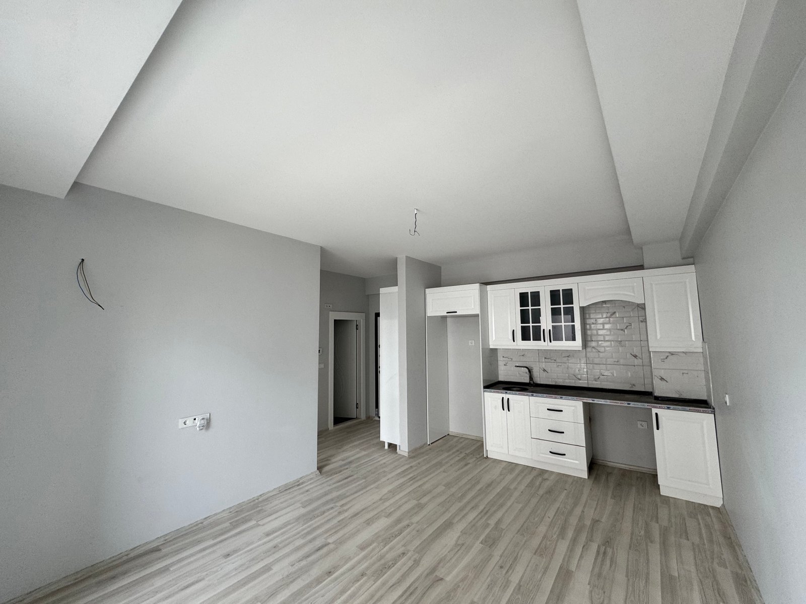 TURYAP TROPIK'TEN ARPAÇBAHŞIŞTE SATILIK HAVUZLU LÜX 1+1 DAİRE