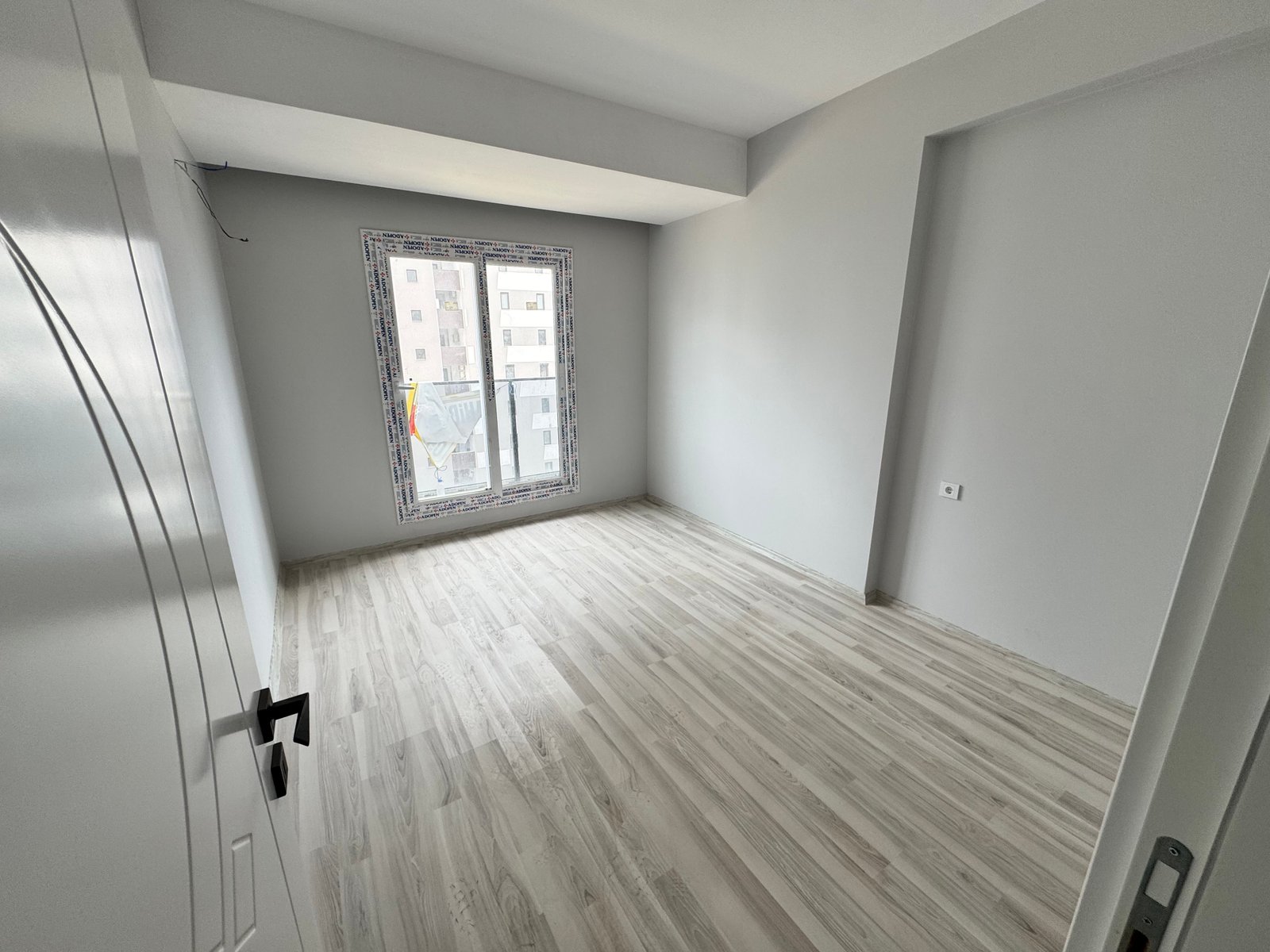 TURYAP TROPIK'TEN ARPAÇBAHŞIŞTE SATILIK HAVUZLU LÜX 1+1 DAİRE