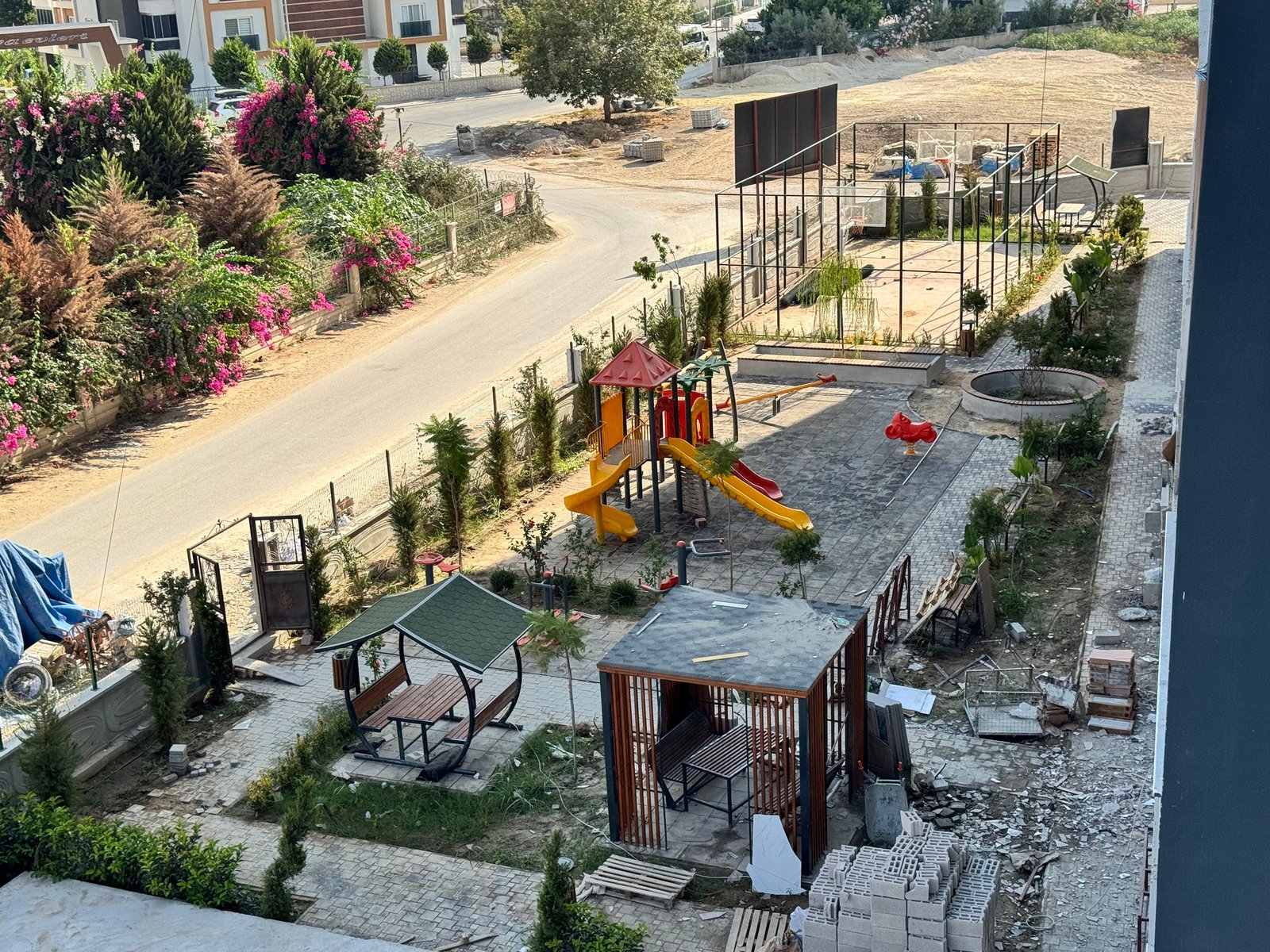 REMAX TROPIK'TEN TÖMÜK'TE LÜKS GENIŞ 2+1 DAIRE