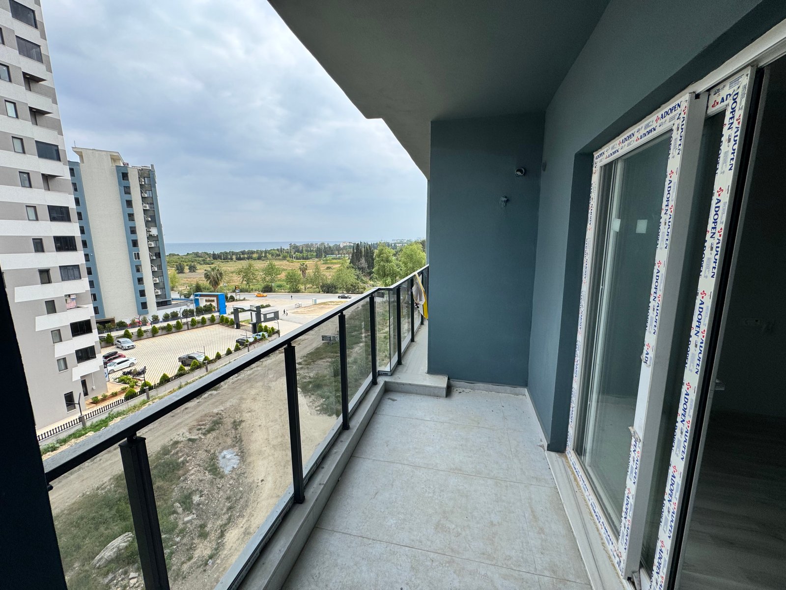 TURYAP TROPIK'TEN ARPAÇBAHŞIŞTE SATILIK HAVUZLU LÜX 1+1 DAİRE