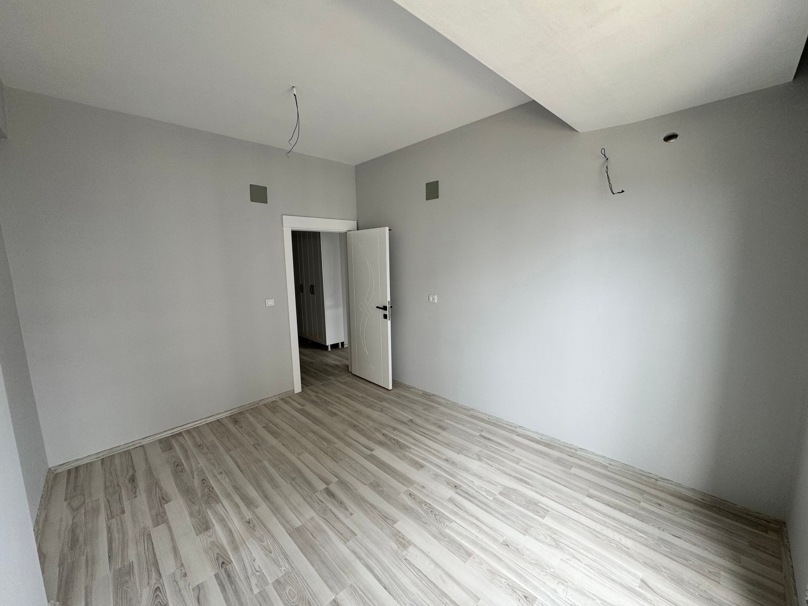 TURYAP TROPIK'TEN ARPAÇBAHŞIŞTE SATILIK HAVUZLU LÜX 1+1 DAİRE