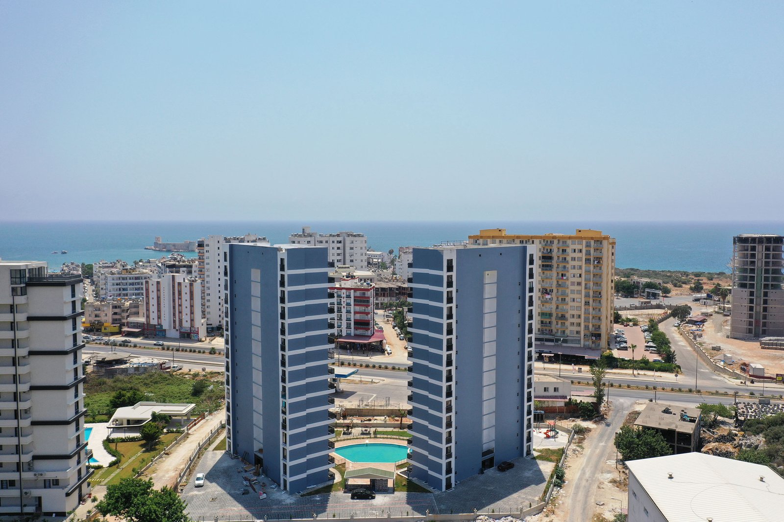 TURYAP TROPIK'TEN KIZ KALESINDE LÜX 1+1 HAVUZLU DAIRE