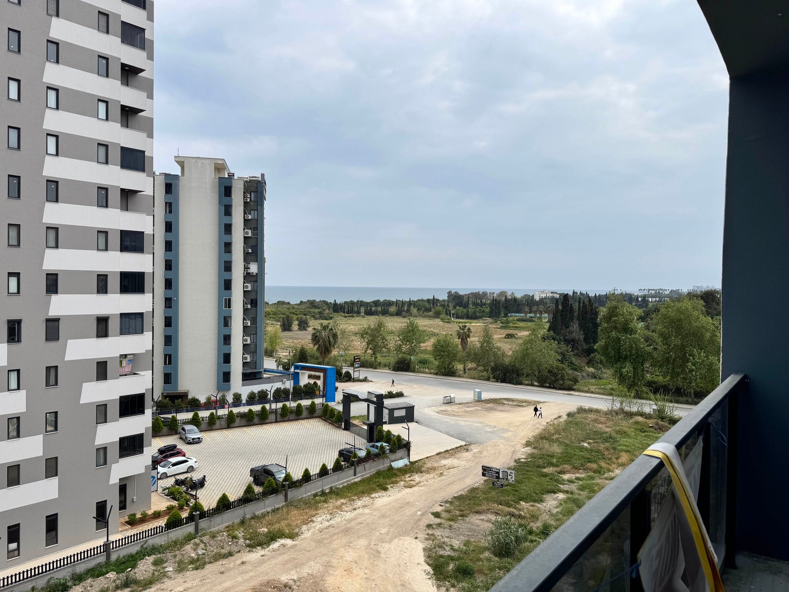 TURYAP TROPIK'TEN ARPAÇBAHŞIŞTE SATILIK HAVUZLU LÜX 1+1 DAİRE