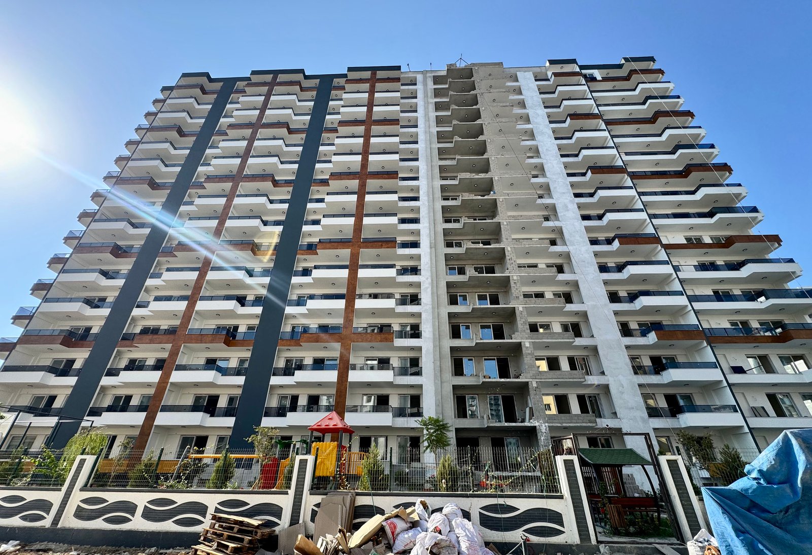 REMAX TROPIK'TEN TÖMÜK'TE LÜKS GENIŞ 2+1 DAIRE