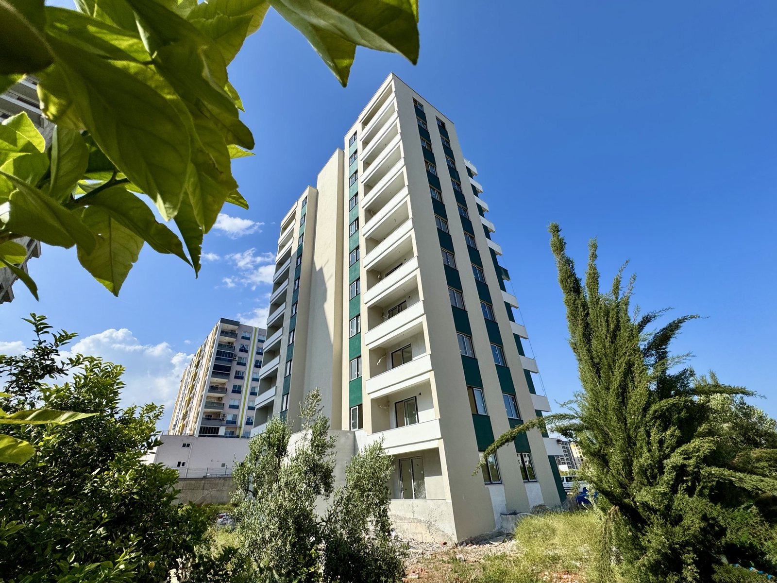 TURYAP TROPIK'TEN TÖMÜK'TE SATILIK HAVUZLU LÜX 1+1 DAİRE